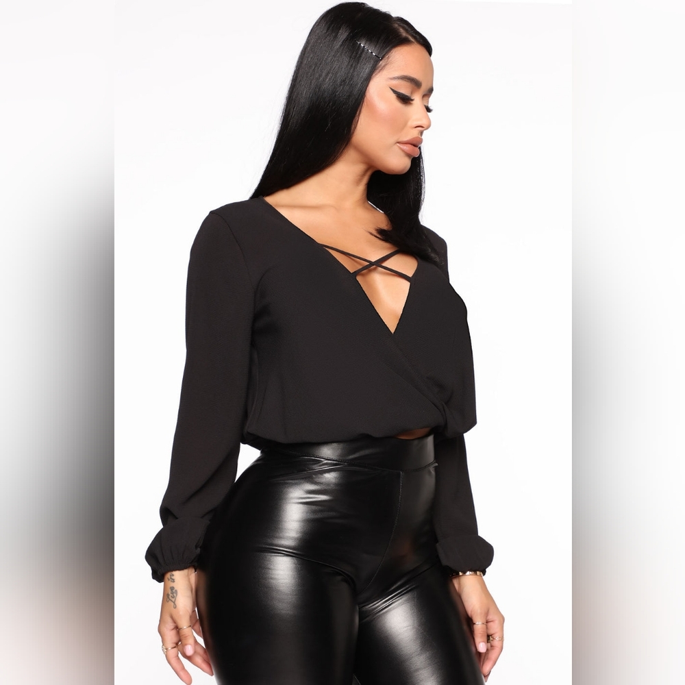 Fashion Nova Strappy Blouse Size XL nwt